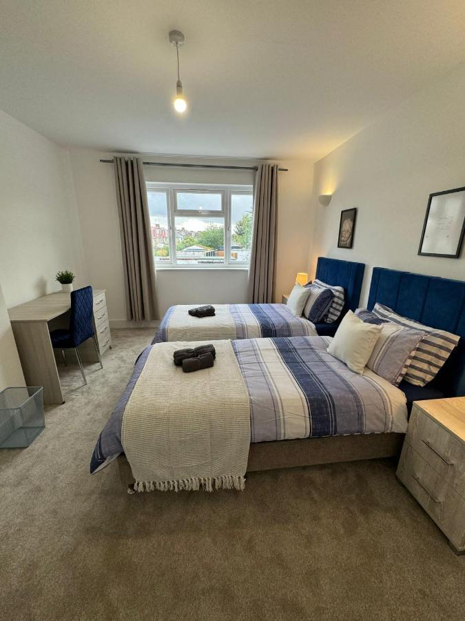 Smart Guest Rooms Fast Access To Central London Via Piccadilly Line New Southgate المظهر الخارجي الصورة