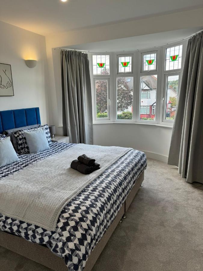Smart Guest Rooms Fast Access To Central London Via Piccadilly Line New Southgate المظهر الخارجي الصورة