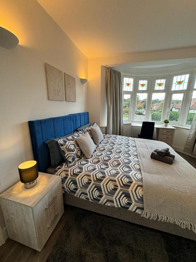 Smart Guest Rooms Fast Access To Central London Via Piccadilly Line New Southgate المظهر الخارجي الصورة