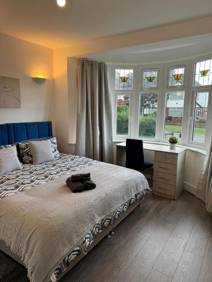 Smart Guest Rooms Fast Access To Central London Via Piccadilly Line New Southgate المظهر الخارجي الصورة