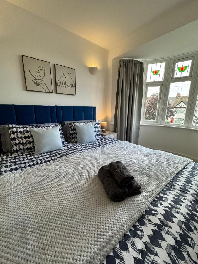 Smart Guest Rooms Fast Access To Central London Via Piccadilly Line New Southgate المظهر الخارجي الصورة