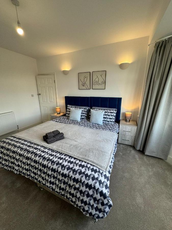 Smart Guest Rooms Fast Access To Central London Via Piccadilly Line New Southgate المظهر الخارجي الصورة